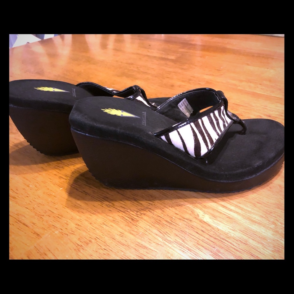 Zebra print Volatile platforms